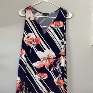 Espresso Navy Floral Sleeveless Dress. Size Medium. Beautiful dress.😍